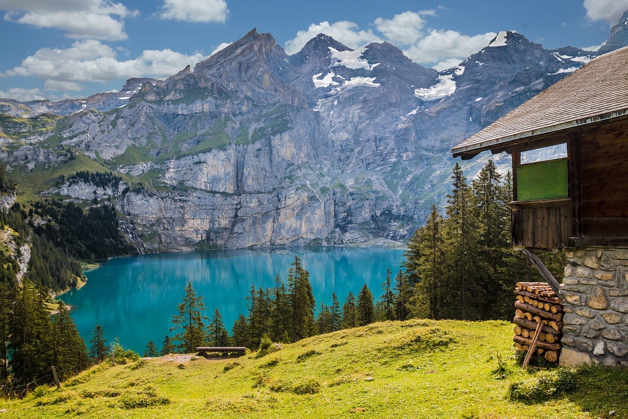 Unterbewertete Immobilien finden Tipps Tricks Schweiz Haus glasklarer Bergsee traumhaft