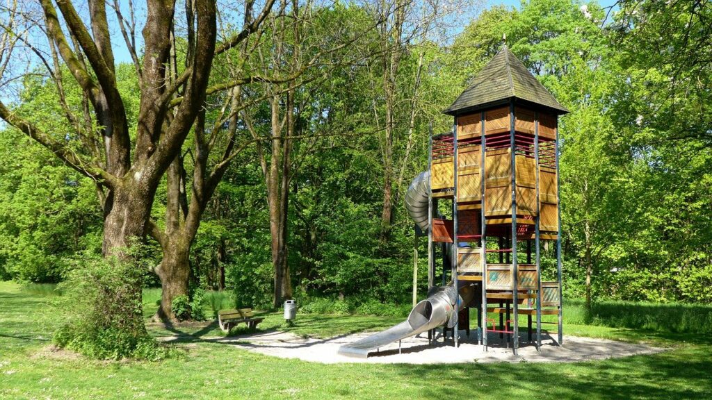 Spielplatz Spielturm Garten Ihr neuer Spielturm im Garten für Kinder – Unser großer Ratgeber