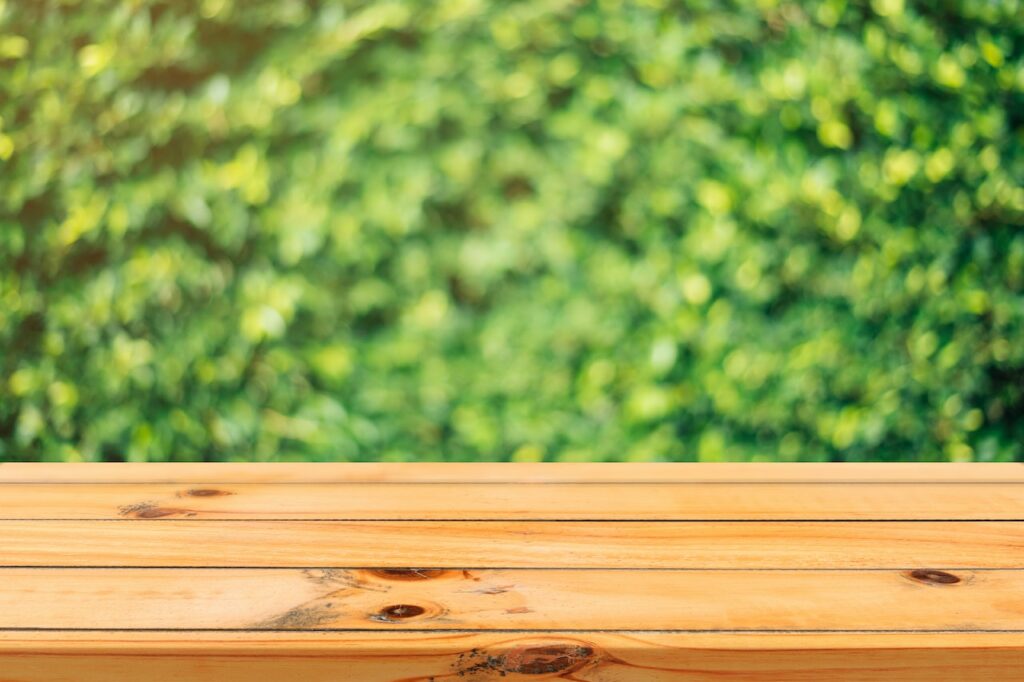 Holztisch sauber schöne Maserung Naturholzmöbel reinigen, pflegen & behandeln