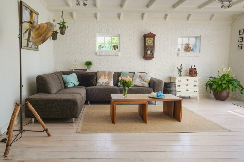 Wohnzimmer schöner Raum lichtdurchflutet natürlicher Flair Wie erkennt man gute Qualität bei Teppichen