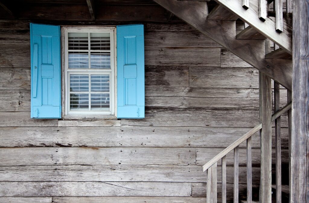 Fensterladen Holzhaus Holzbauten – kleine und große Häuser für individuelle Bedürfnisse