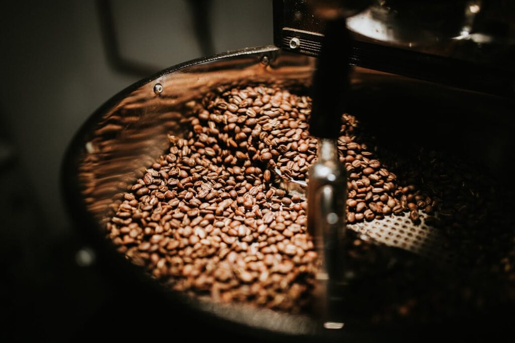 Kaffeebohnen auf Maschine Kaffee richtig lagern Wie Kaffee aufbewahren